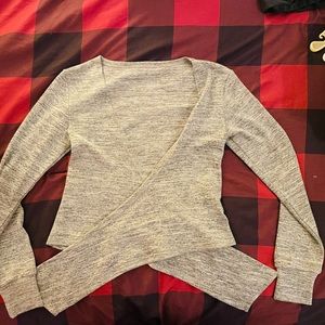 NVGTN Navi Lifestyle Gray Long Sleeve Cropped Top
